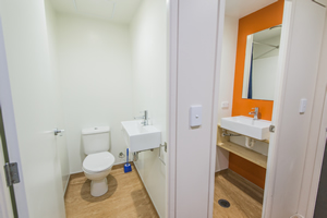 Empire Student Accommodation : Bathroom.